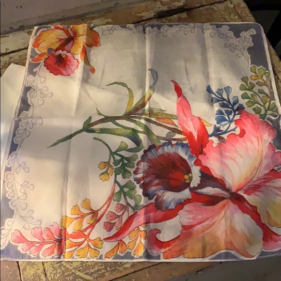 Four(4) vintage hankies - Picture 4 of 4